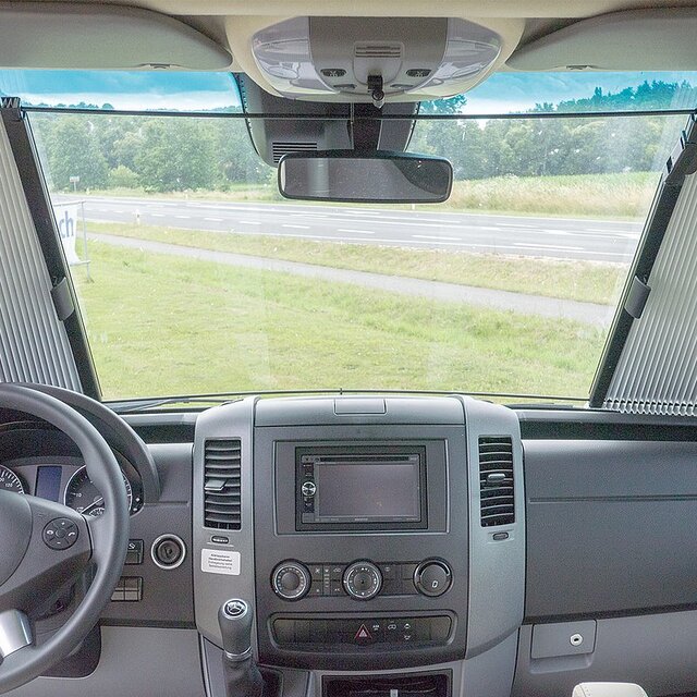 REMIS REMIfront III Frontscheiben Verdunkelung passend für Mercedes Sprinter ab 2007 - 17 gerader Spiegelfuß Fb. grau – Bild 3