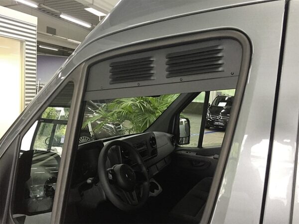 Fahrerhaus-Lüftungsgitter für Wohnmobile passend für MB Sprinter ab 1995 bis 2006 Farbe schwarz Inhalt 2 Stück