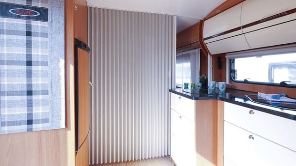 Raumtrenner REMIS REMIform I, 2100 x 1900 mm, Griffleiste + Plissee, Farbe cremeweiß – Bild 4