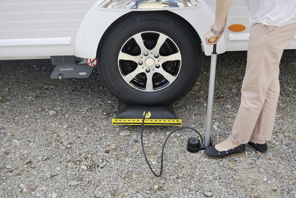 Luftkissen EMUK Air-Lift 2-er-Set für Wohnmobil 48 x 43 x 2 cm – Bild 3
