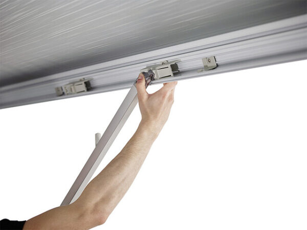 Wandmarkise Thule Omnistor 5200 400 x 250 cm Tuch Fb. saphir blau Gehäuse Fb. silber – Bild 8