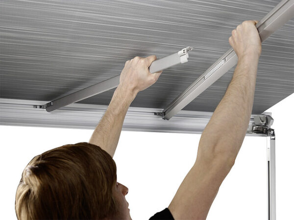 Wandmarkise Thule Omnistor 5200 500 x 250 cm Tuch Fb. saphir blau Gehäuse Fb. silber – Bild 7