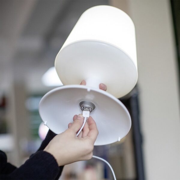 Akkuleuchte koziol LIGHT TO GO Farbe cotton white – Bild 5