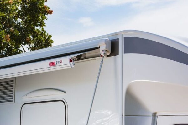 Wandmarkise FIAMMA F45 S ohne Standardhalterung 425 x 250 cm Tuch Fb. royal grey Gehäuse Fb. polar white – Bild 2