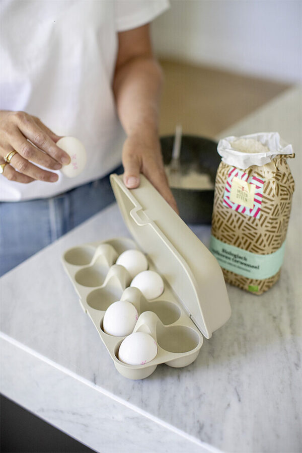 Eierbox koziol EGGS TO GO Farbe nature desert sand für 10 Eier – Bild 2
