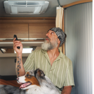 Klimaanlage Dometic FreshJet FJX7 2600 mit Luftverteilerbox Gehäuse schwarz