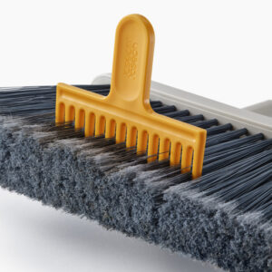 Besen Joseph Joseph CleanTech mit Wandhalterung Farbe stone