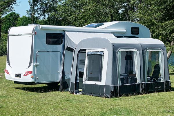 Vorzeltausstellung in Graz